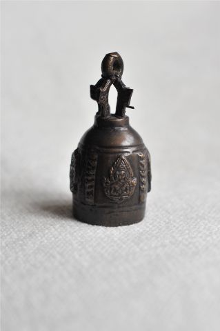 Колокольчик с рельефами Будды, Китай