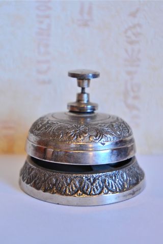 Настольный колокольчик серебристый